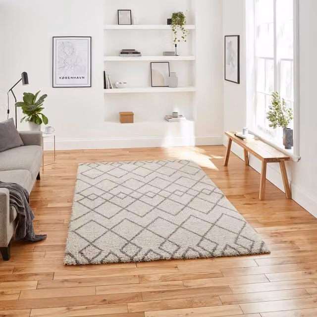Terrys Modern Rectangular Diamond Rug in Cream and Grey, W/D/H: 120 x 170 x 1 cm
