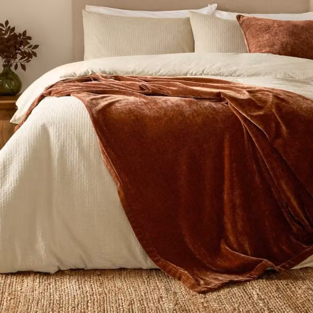 Yard Heavy Chenille Velvet Throw in Beige or Brown, W: 150 cm x D: 200 cm