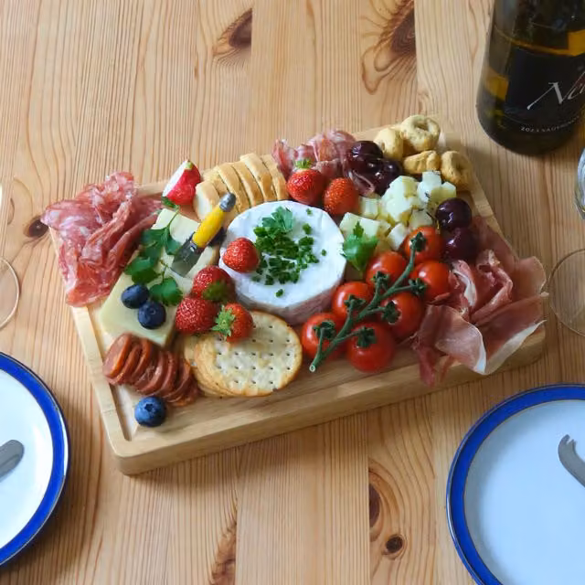 Argon Tableware Brown Rectangular Wooden Butchers Block Chopping Board with Groove, Width: 20 cm