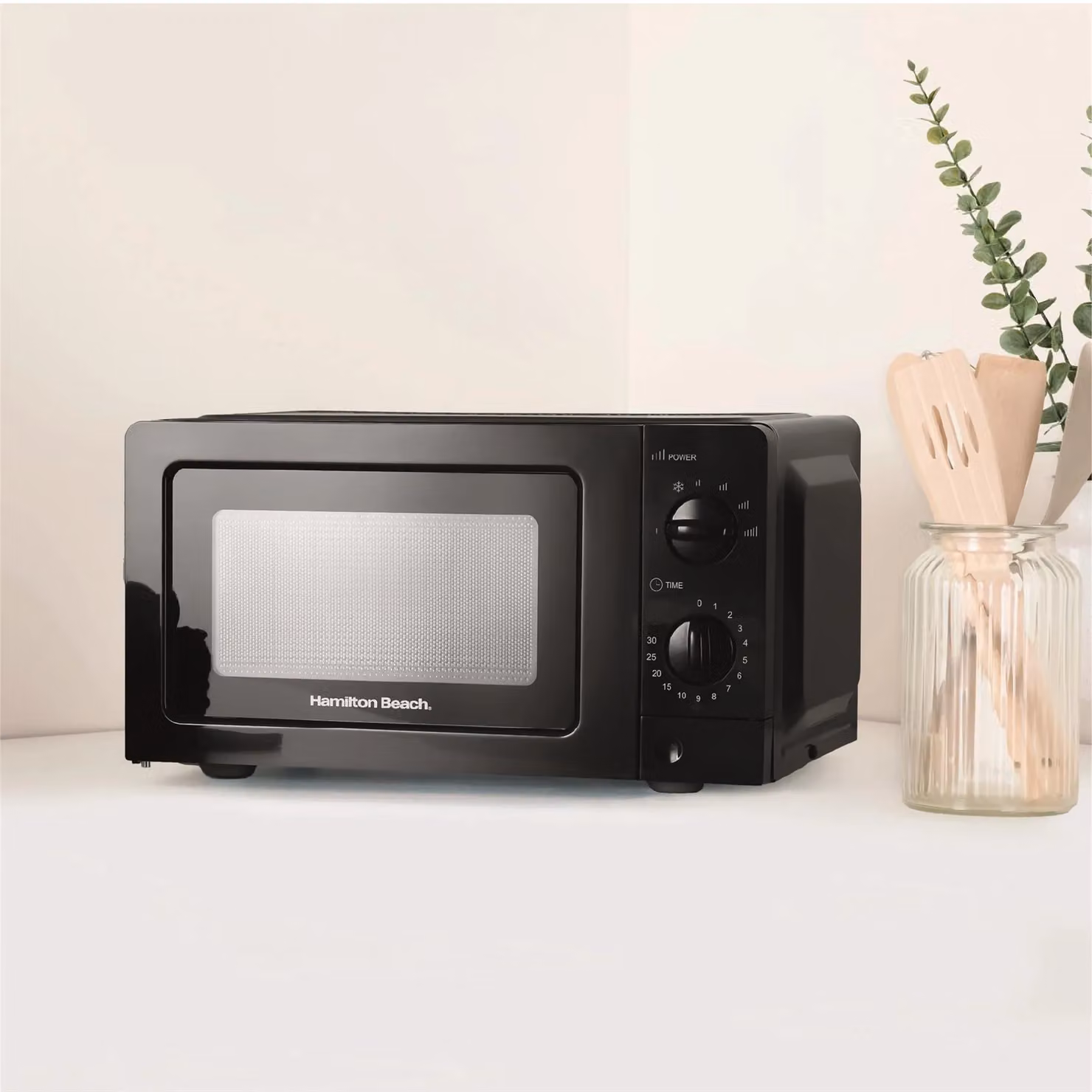 Hamilton Beach 700W Solo Countertop Microwave Oven, 20L Capacity, Black – 8
