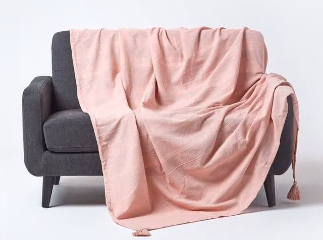 Homescapes Cotton Rajput Ribbed Throw in Pink, W/D/H: 360 x 255 cm