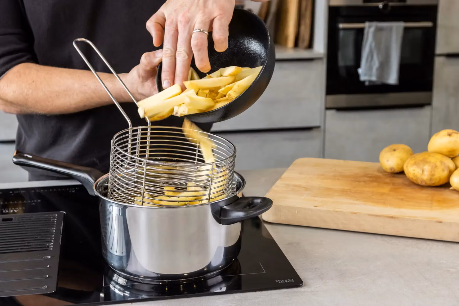 KitchenCraft Stainless Steel Large Chip Fryer and Basket in Silver – 3