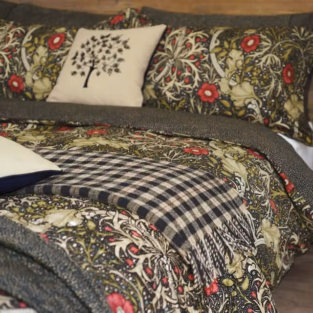 Morris & Co Seaweed Cotton Percale Single Duvet Cover and Pillowcase Set, Black