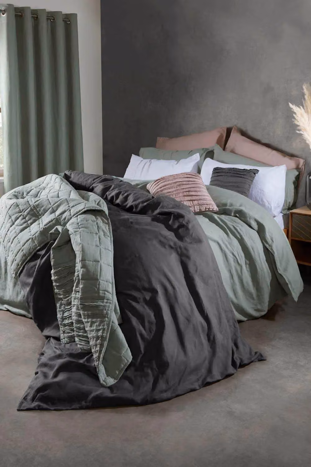 Lazy Linen Pure Washed Linen Duvet Cover in Green, Single – 3