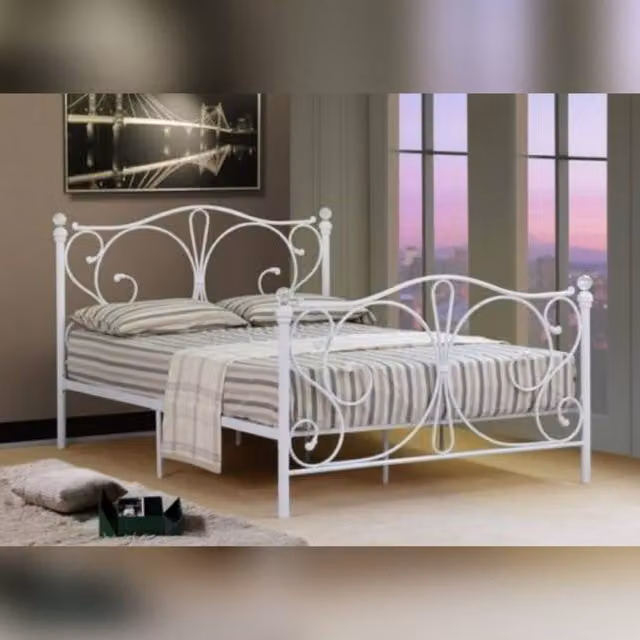 Comfy Living Ltd Metal Crystal Finial Bed Frame in White, Size: 140 x 200 cm