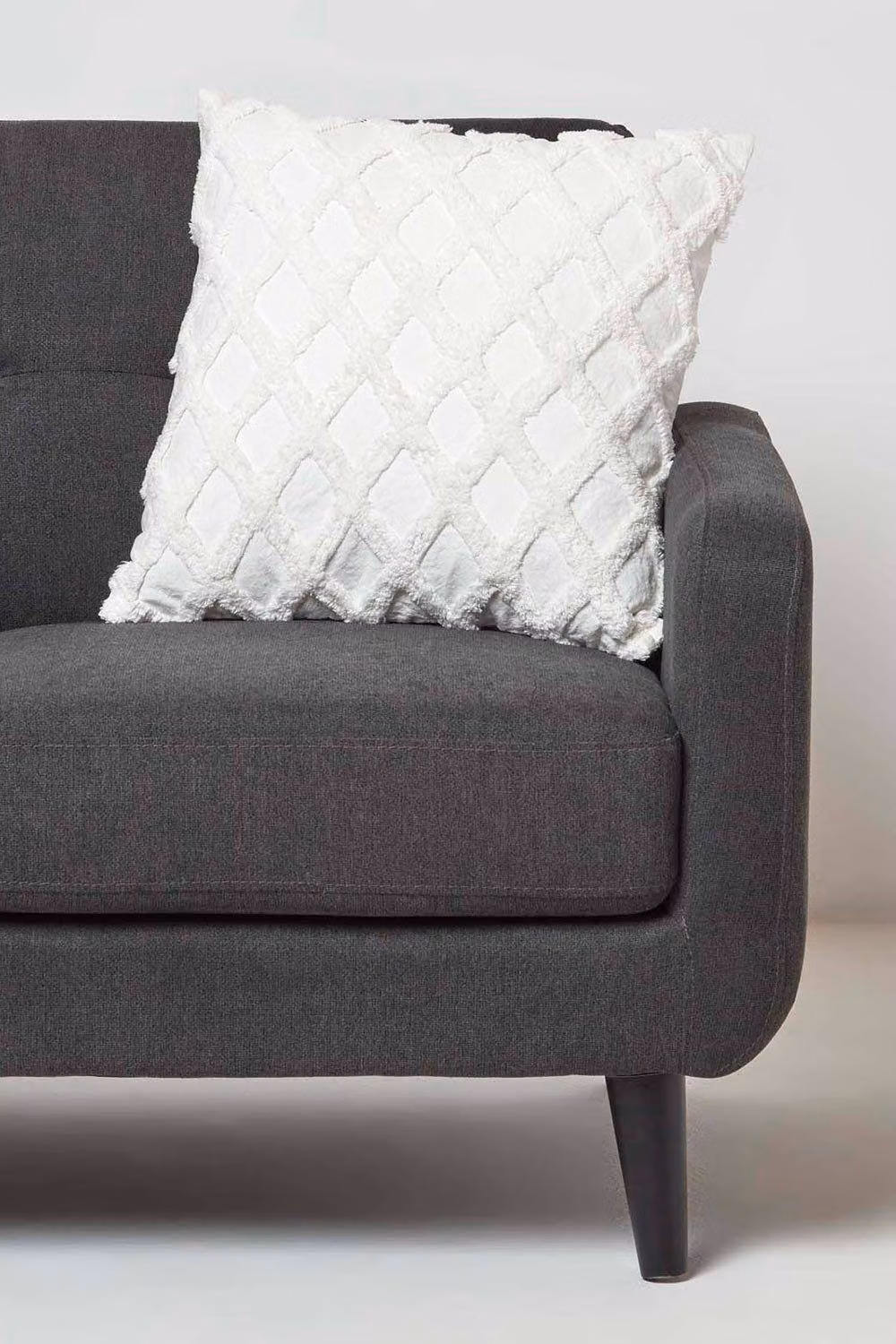 Homescapes White Geometric Diamond Tufted Cotton Cushion, W/D/H: 45 x 45 x 45 cm – 2