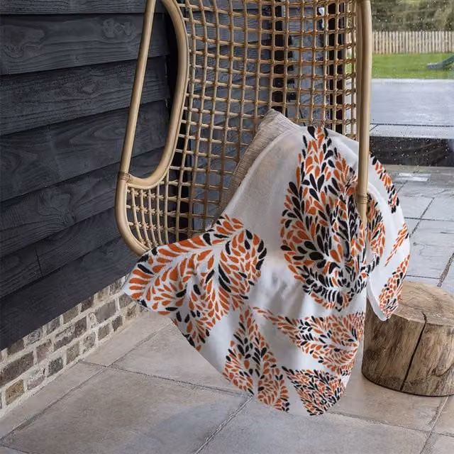 Benjamin Tate Design Leaf Droplets Fleece Blanket in Orange and Beige, W/D/H: 120 x 150 cm