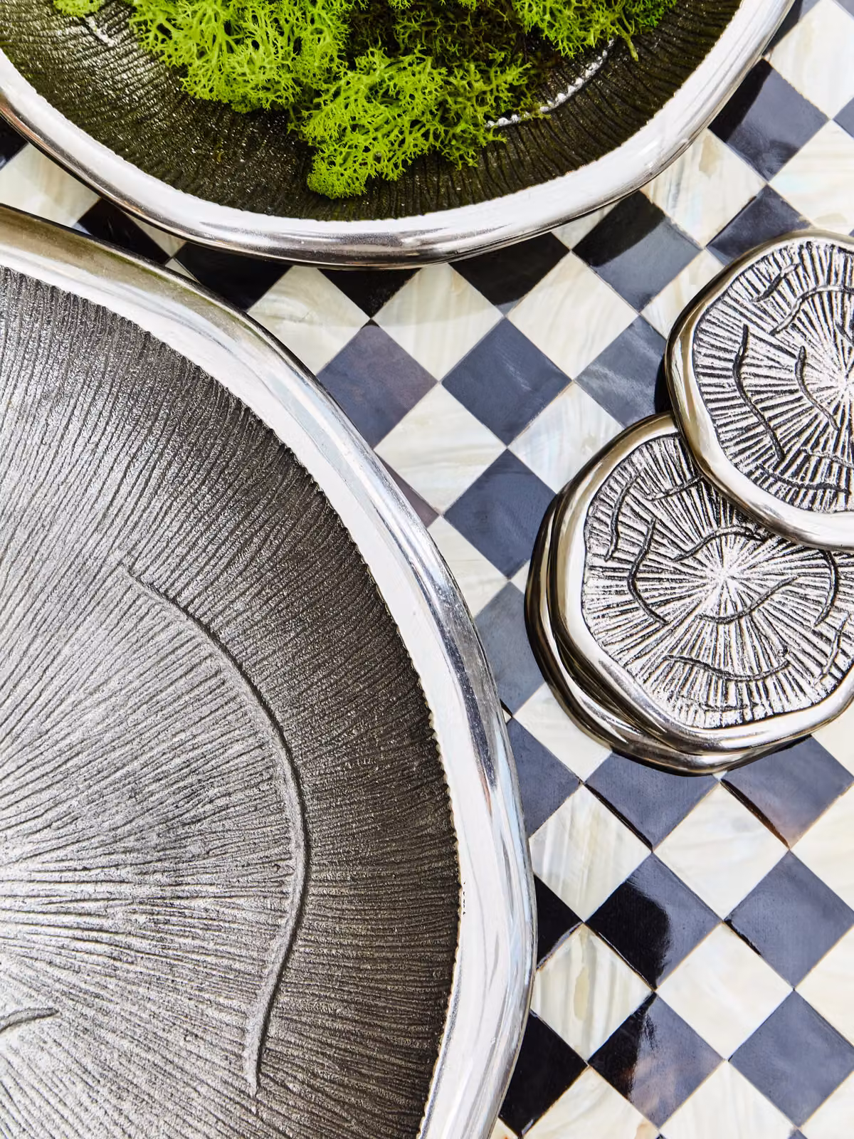 Orsina Silva Set of Four Round Oak Effect Coasters with Silver Top – 2