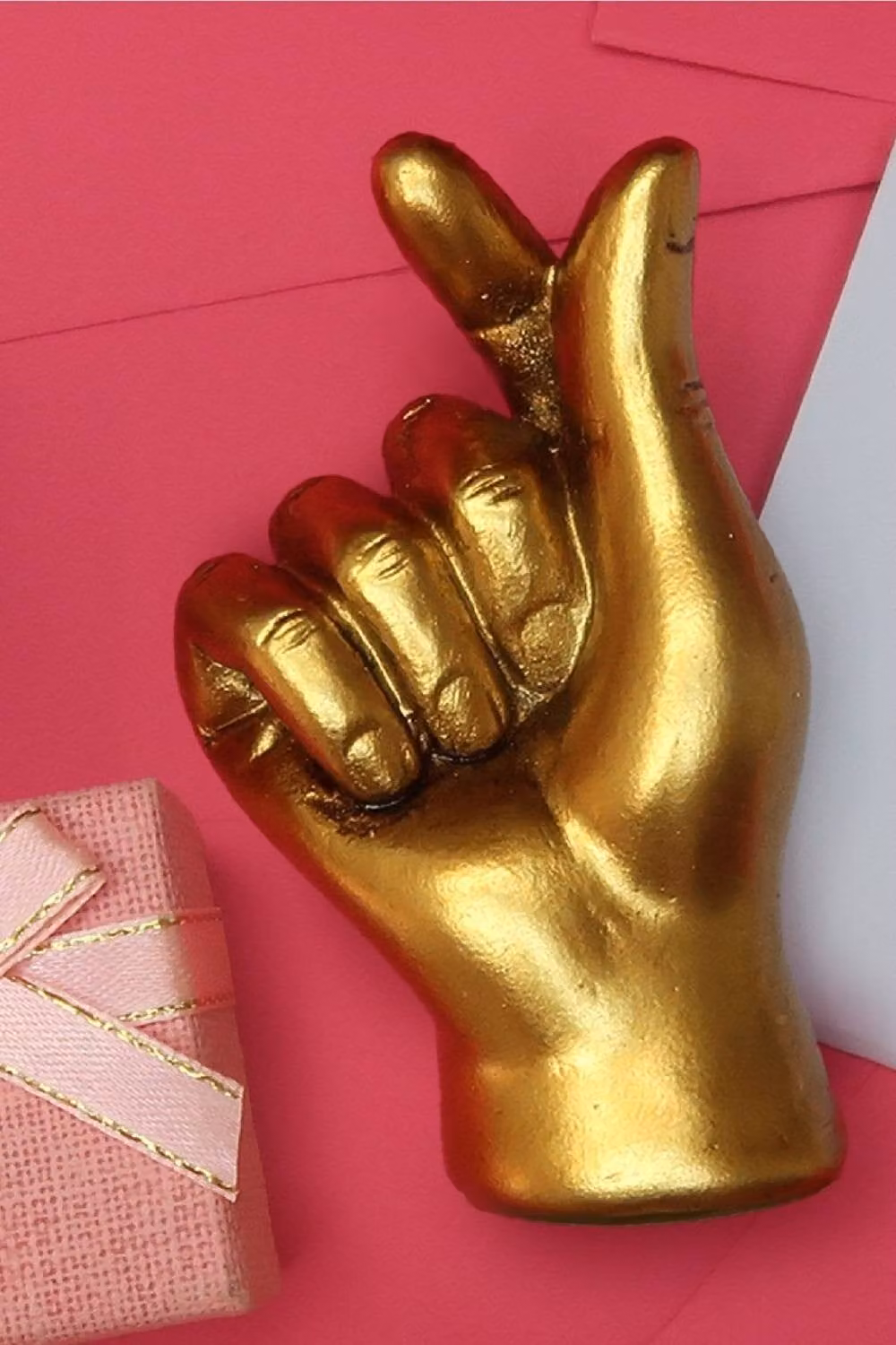 Suck UK Golden Heart Fingers Love Charm in Gold with Black Gift Box – 3