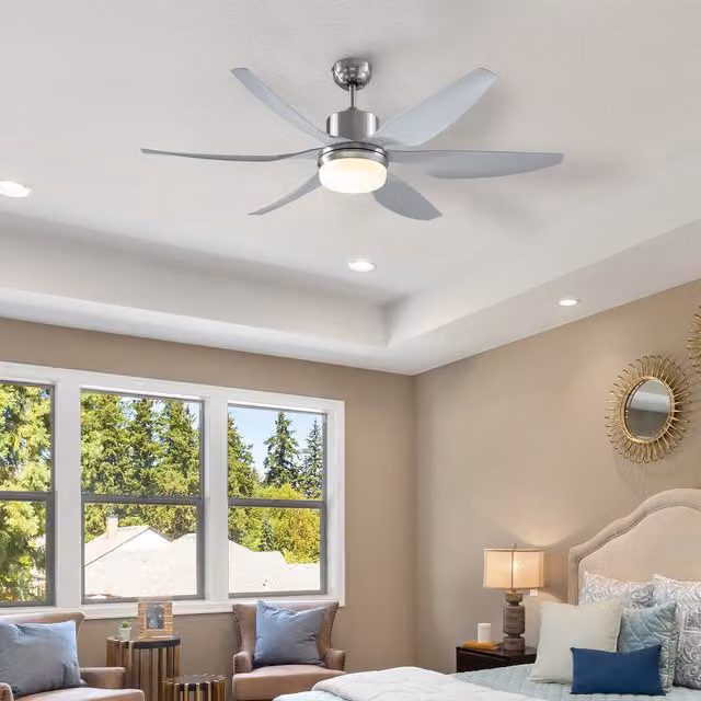 HOMCOM Reversible Ceiling Fan with LED Light and 6 Blades, Silver