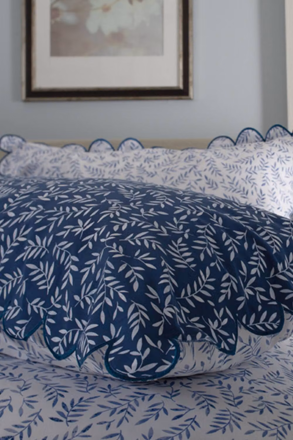 The Lyndon Company Ashling Garden Leaf Cotton Duvet Set and Pillowcase in Blue, Reversible Floral Design, W/D/H: 90 x 200 cm – 3