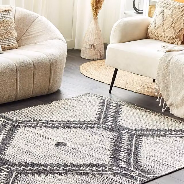 Wyld and Coco Oriental Handwoven Cotton and Wool Rug in White and Black with Fringes, W/D: 140 x 200 cm