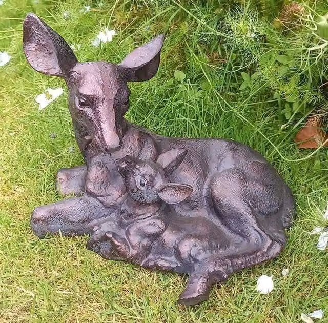 Inspirational Gifting Hand Crafted Aluminium Doe and Baby Fawn Laying Deer Garden Ornament Sculpture in Bronze