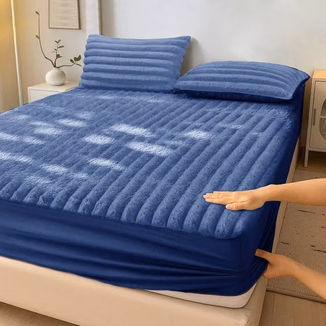 Velosso Jumbo Cord Faux Fur Fitted Sheet in Navy Blue, Double, W: 140 cm, L: 200 cm