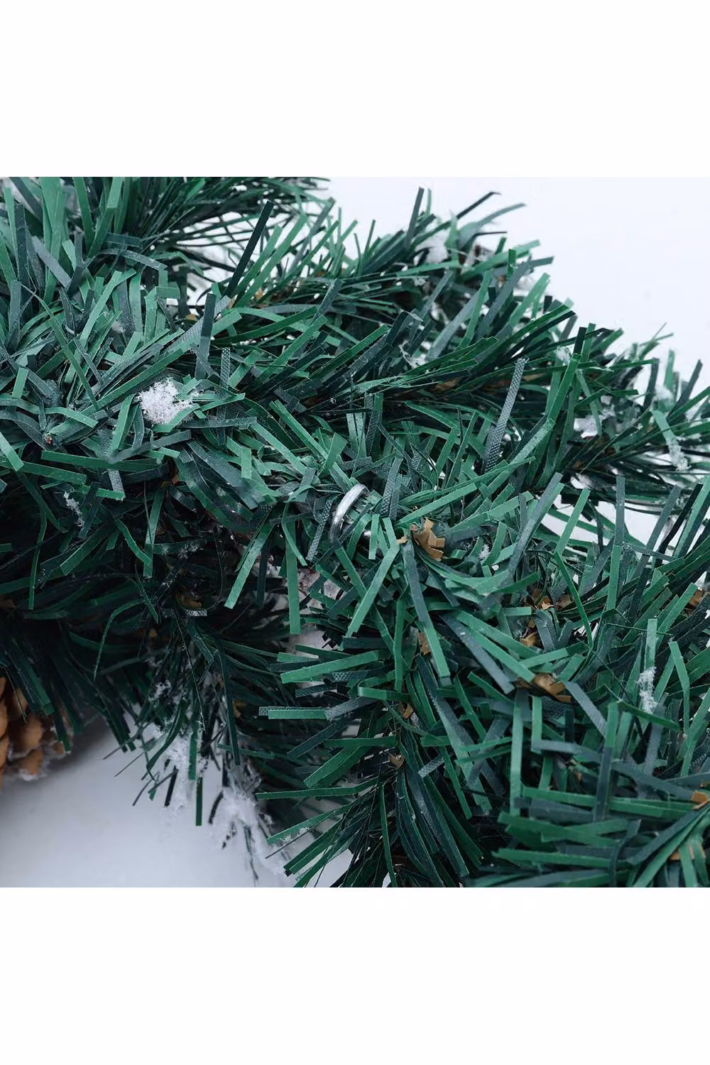 Living and Home Snow Flocked Christmas Artificial Wreath with Classical Ornaments, Green, Diameter: 30 cm – 4