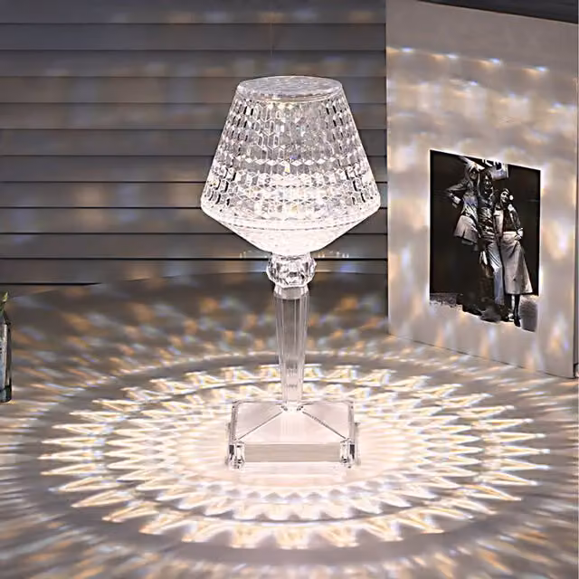 Komore Transparent Acrylic Wine Glass-Shaped Table Lamp
