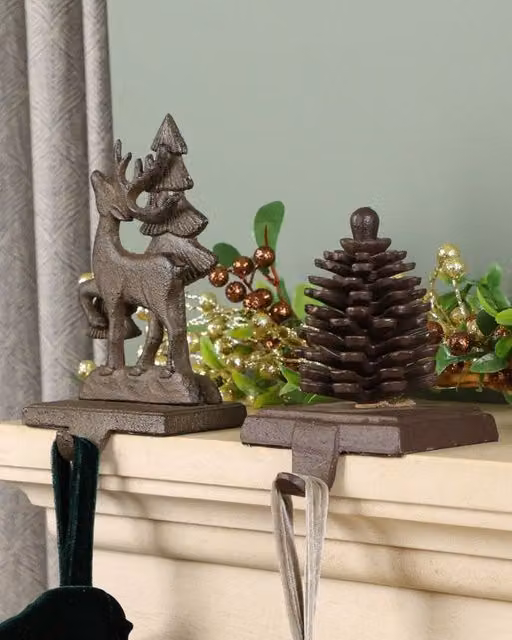 Dibor Pack of 2 Rustic Metal Christmas Stocking Holders in Brown – 1