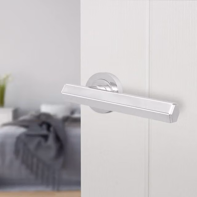 AFIT Polished Chrome Internal Lever On Rose Door Handle, Silver, W/D/H: 15.0 x 6.7 x 15.0 cm