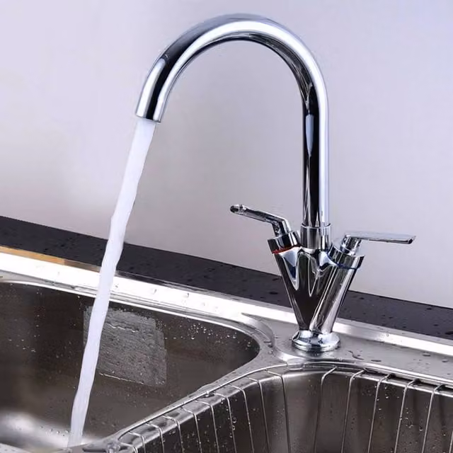 NESTLUNE Modern Kitchen Mixer Tap with Dual Lever and Swivel Spout in Silver, W/D/H: 100 x 52 x 3.45 cm