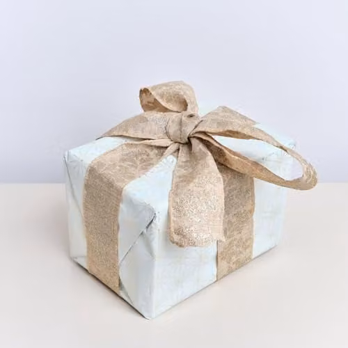 Melody Maison Large Pale Champagne Floral Glittered Wired Ribbon Garland in Beige, 270 cm
