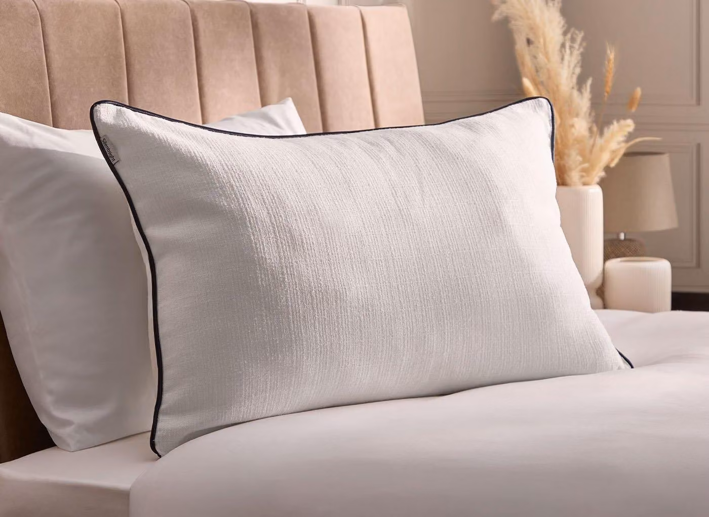 Silentnight Hotel Collection Prestige Medium Microfibre Pillow in White