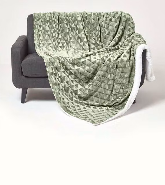 Homescapes Geometric Triangle Velvet Throw in Green and Purple, W: 200 cm, D: 230 cm