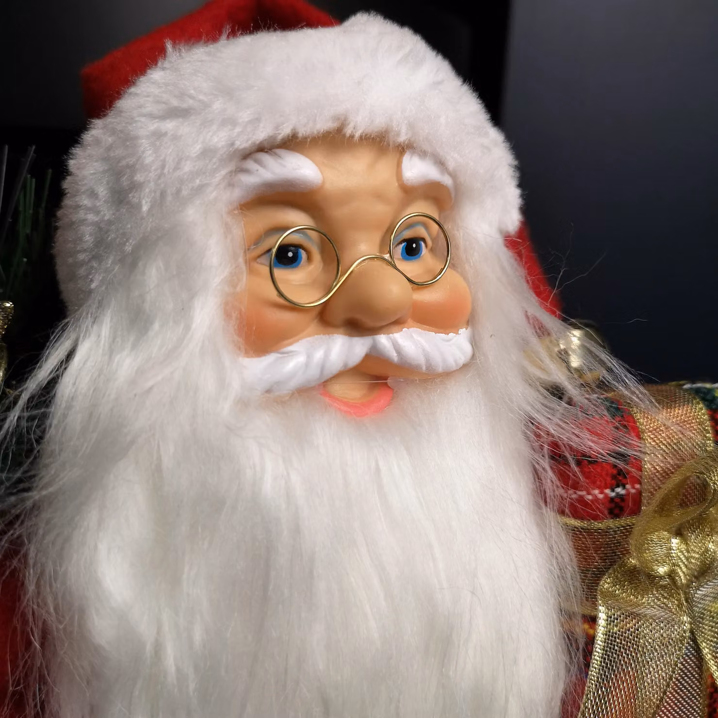 Samuel Alexander Red Standing Santa Claus Tabletop Christmas Decoration with Present and Green Sack, Height: 40 cm – 3