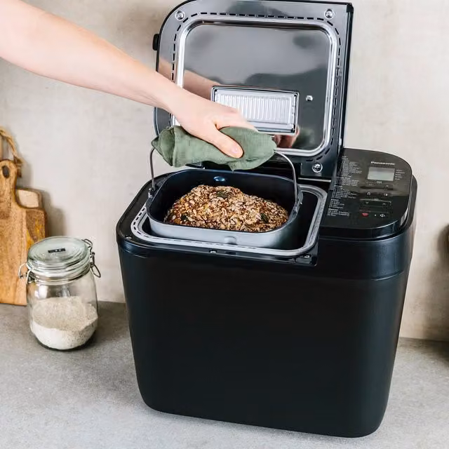 Panasonic SD-R2530 Automatic Bread Maker with 30 Programmes and Digital Timer, Black – 11