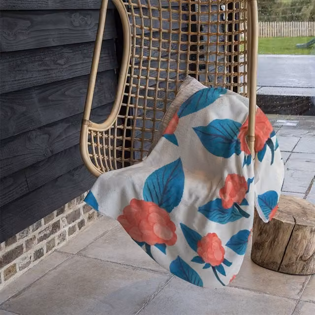 Benjamin Tate Design Watercolour Floral Pattern Fleece Blanket in Blue, Beige and Multicolour, W/D/H: 120 x 150 cm