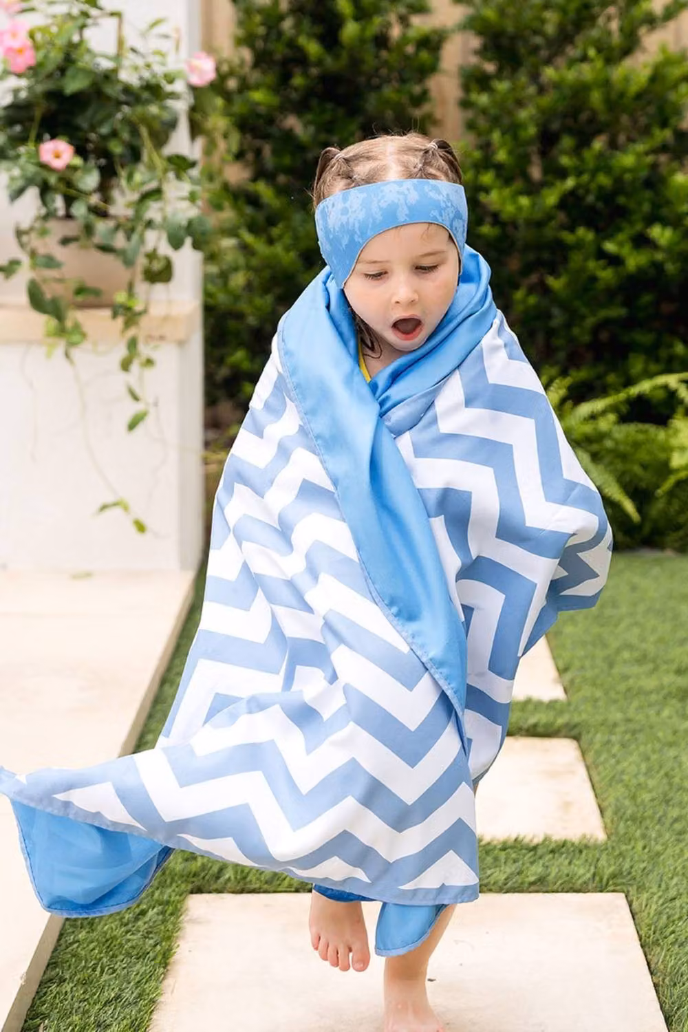 Splash About Blue Microfibre Graphic Beach and Pool Towel with Hanging Loop – 2