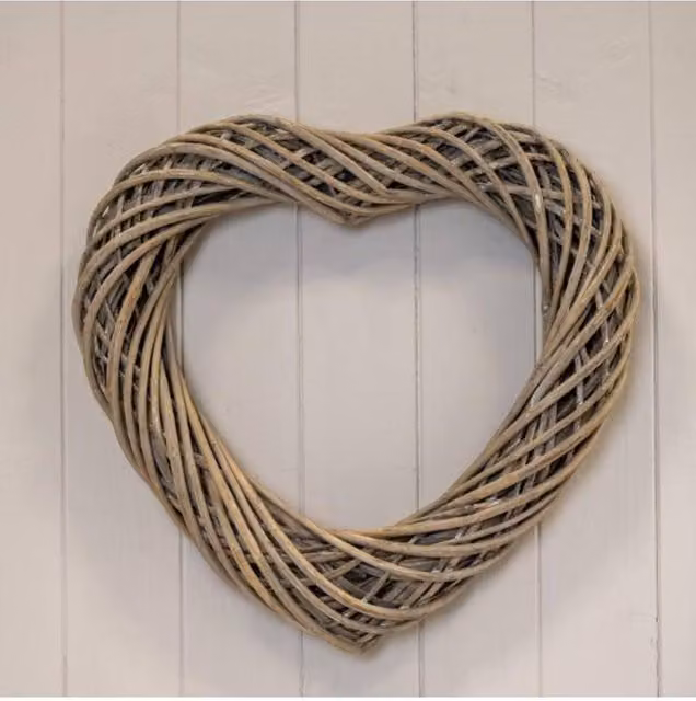 KDMD Grey Heart Thick Willow Wreath in Rattan and Wood – 1