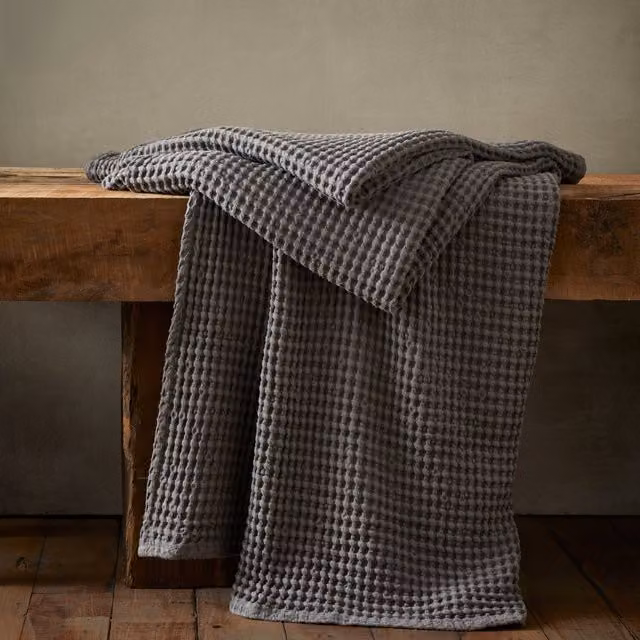 Pineapple Elephant Grey Waffle Cotton Throw W/D/H: 150 x 200 cm