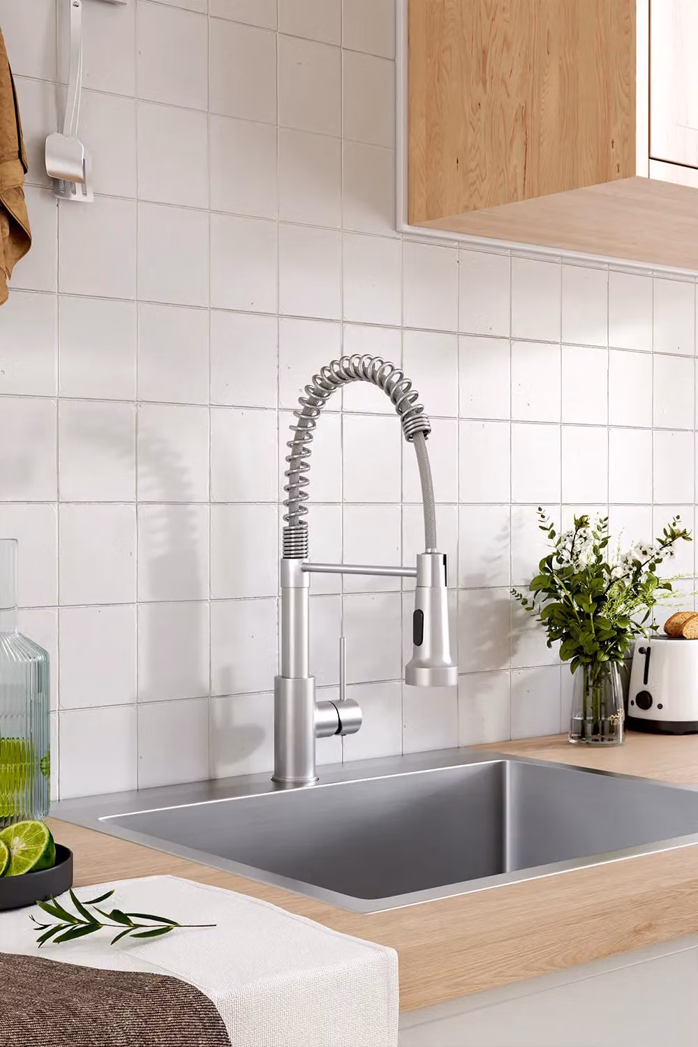 H&O Direct Commercial Kitchen Faucet with Swivel and Pull-out Spray Function in Brushed Silver Stainless Steel – 2
