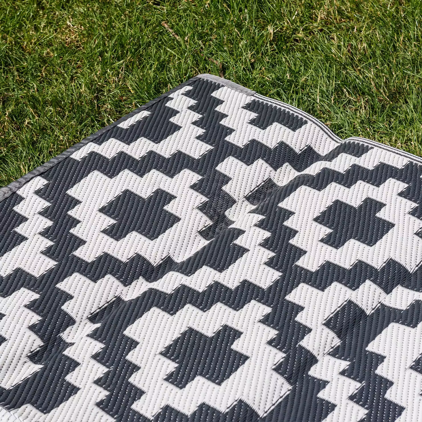 Valiant Geometric Grey Waterproof Outdoor and Indoor Garden Rug, W/D: 180 x 120 cm – 5