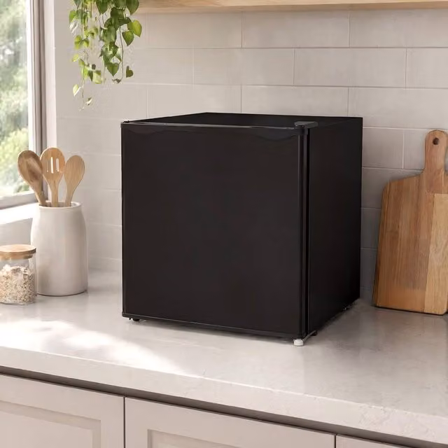 STILVORA 35L Mini Compressor Freezer in Black with Reversible Door