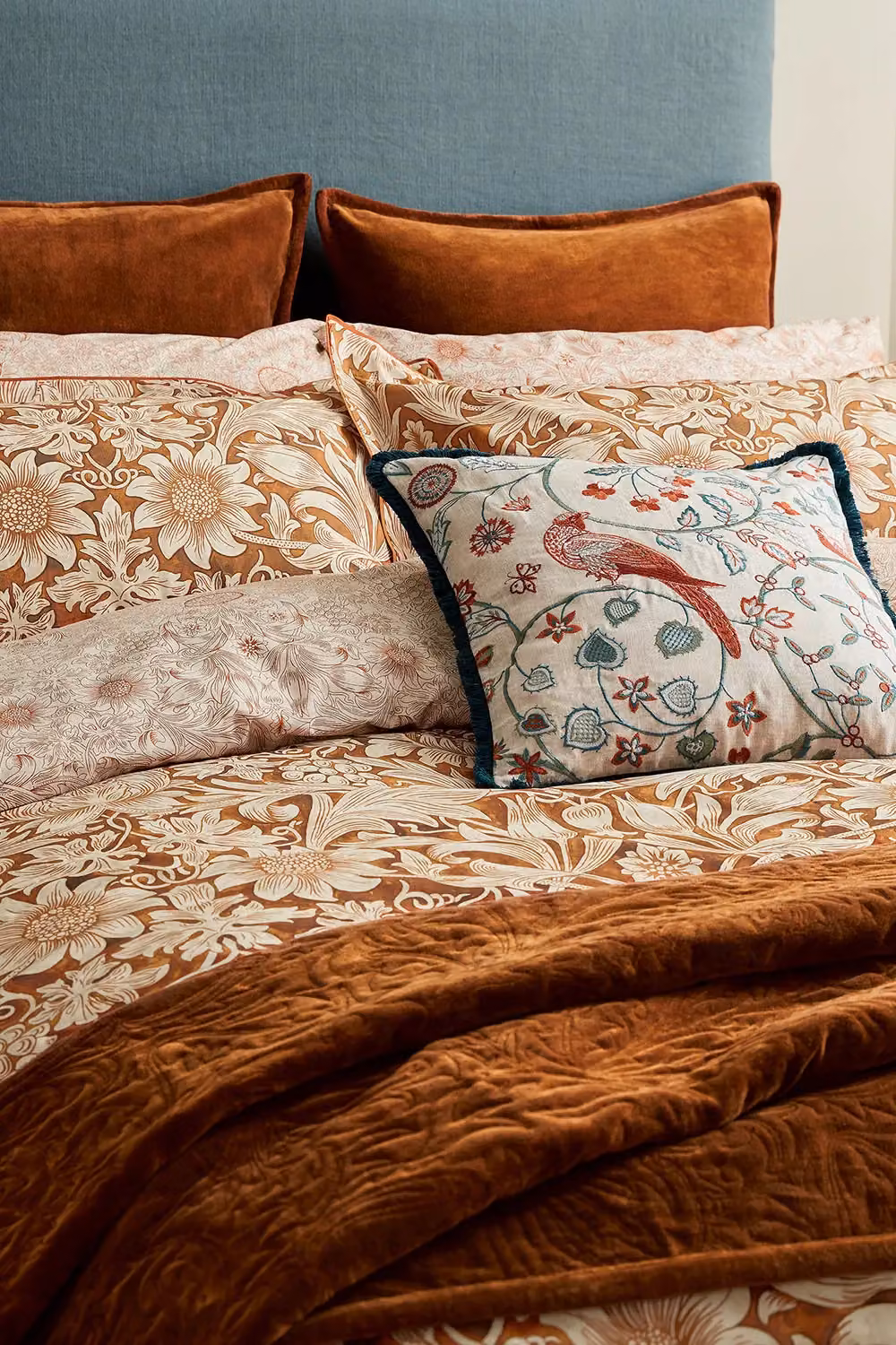 Morris & Co Sunflower Organic Cotton Percale Duvet Cover and Pillowcase Set in Beige and Yellow, W: 180 cm, H: 200 cm – 2