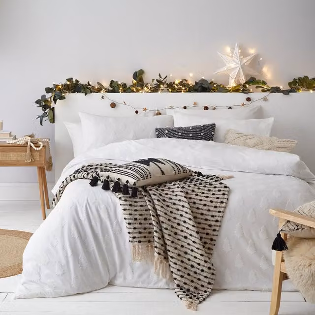 Make it a Home Tufted Festive Tree Cotton Percale Duvet Cover Set in White, 180 x 200 cm