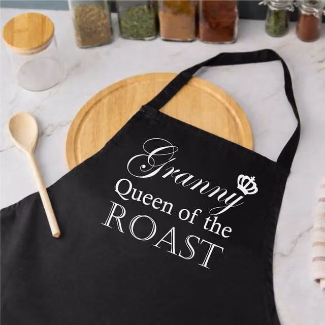 60 Second Makeover Granny Queen Of The Roast Black Cotton Apron – 1