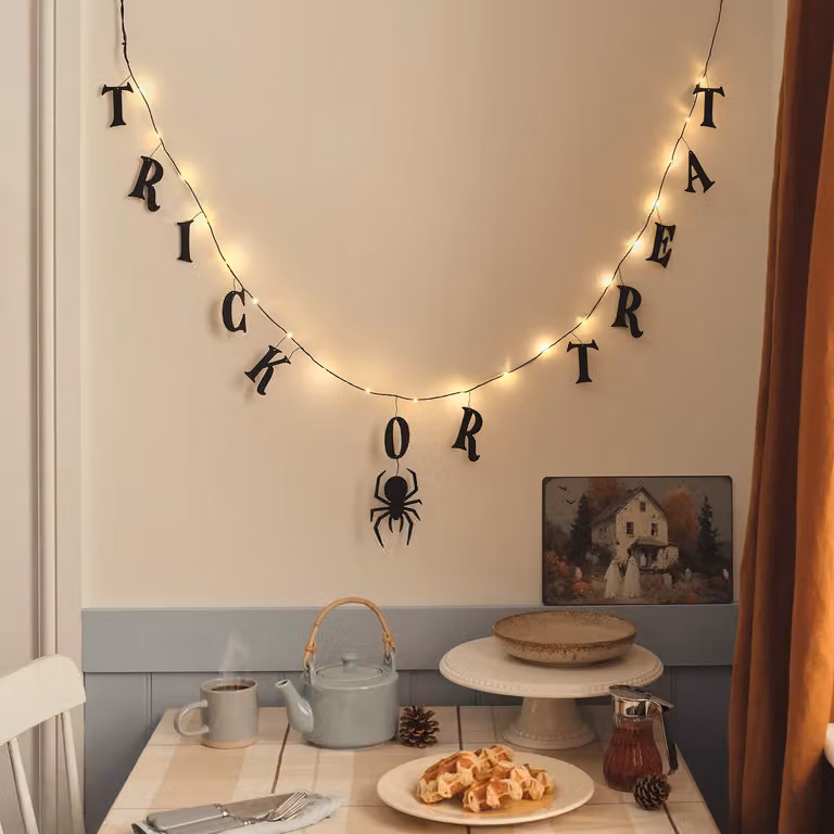 Lights4fun Trick or Treat Halloween Micro LED Garland in White, Multicolour and Black, 1.6m