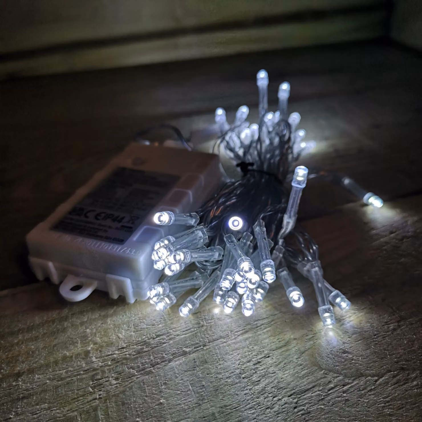 Samuel Alexander 5m Battery Operated Christmas String Lights with 50 Cool White LEDs on a Transparent Cable – 2