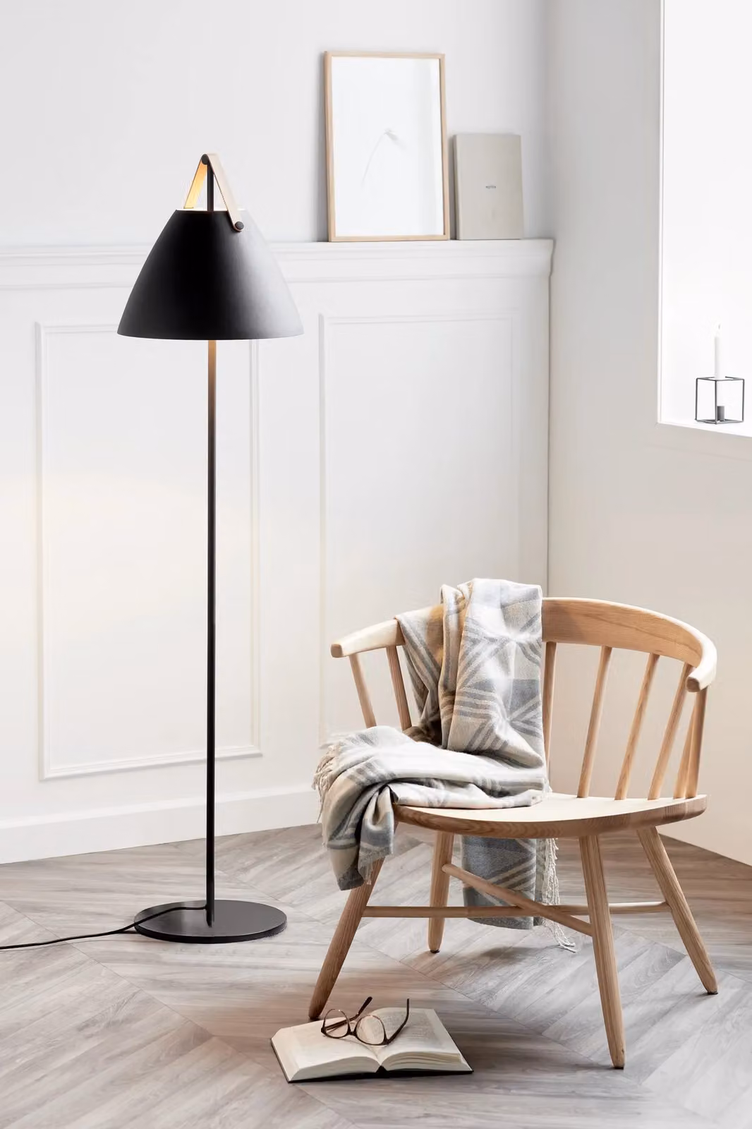 Nordlux Strap Floor Lamp in Black Metal and Brown Leather with E27 Socket – 2