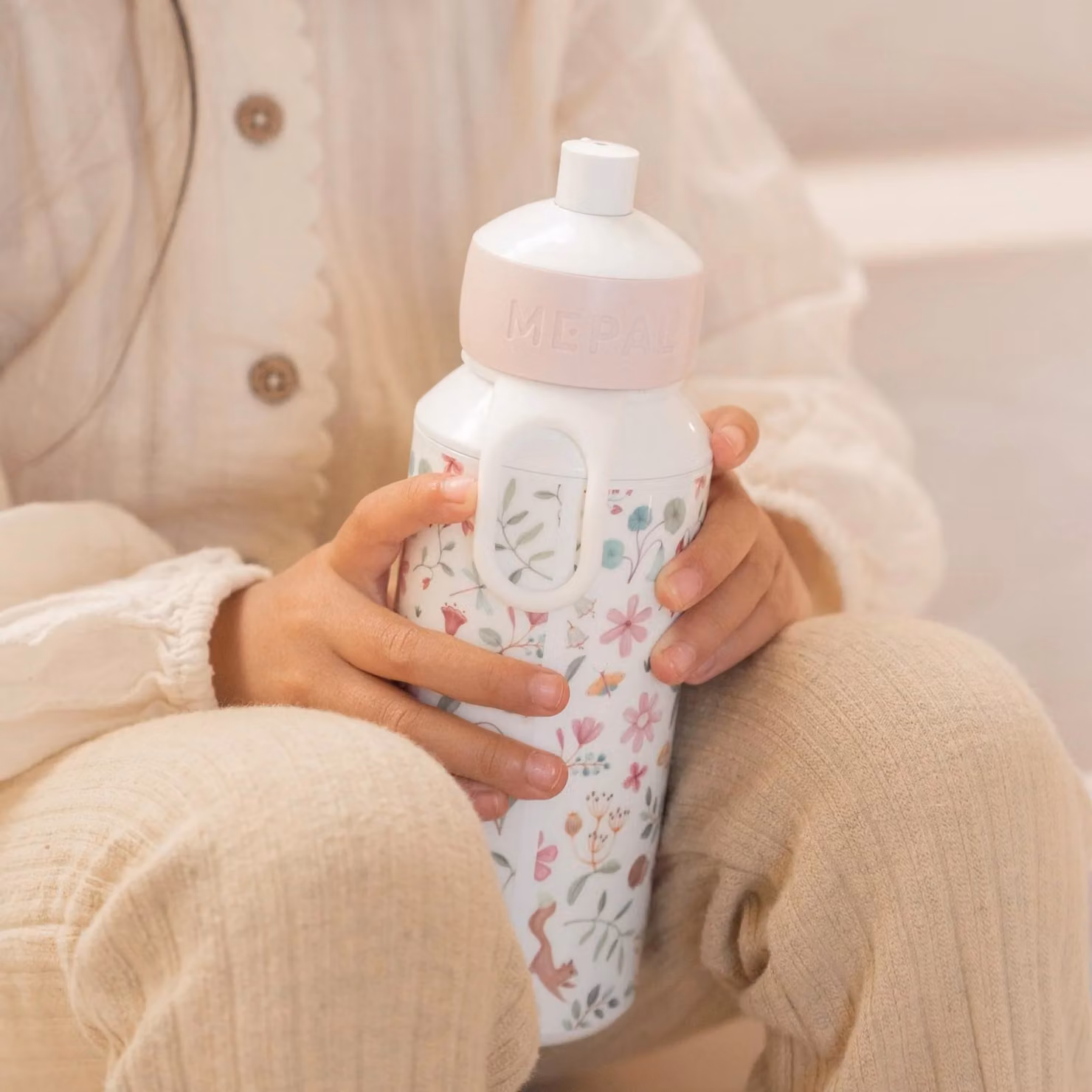 Little Dutch Campus Pop-Up Water Bottle in White, Pink and Multicolour (Fairy Wonders) – 2