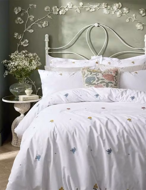 Historic Royal Palaces 2 Pack White Floral Embroidered Pure Cotton Percale Pillowcases