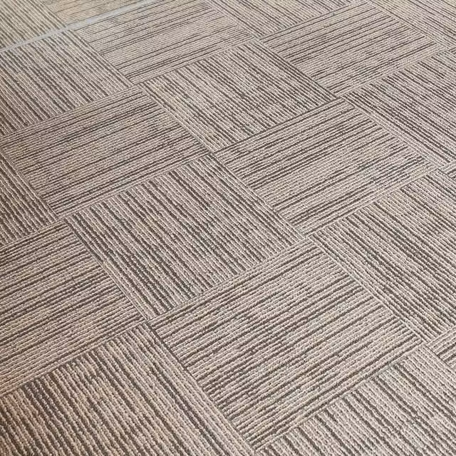 NOVECRAFTO Self Adhesive Vinyl Floor Tiles in Classic Beige and Brown Faux Carpet Effect
