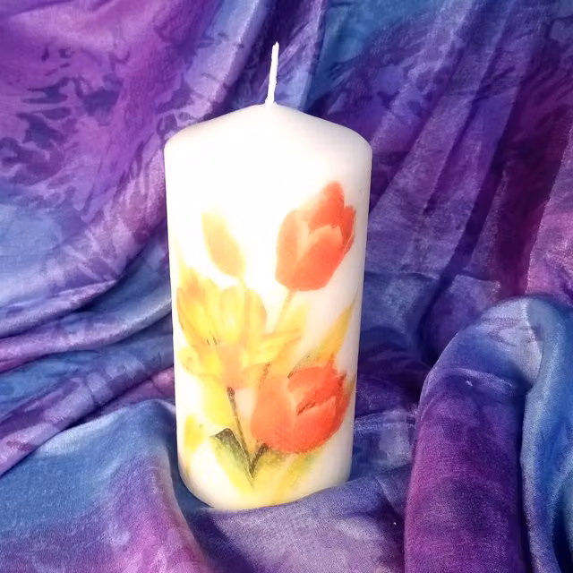 Viki Spring Pillar Candle in White Tulip 3