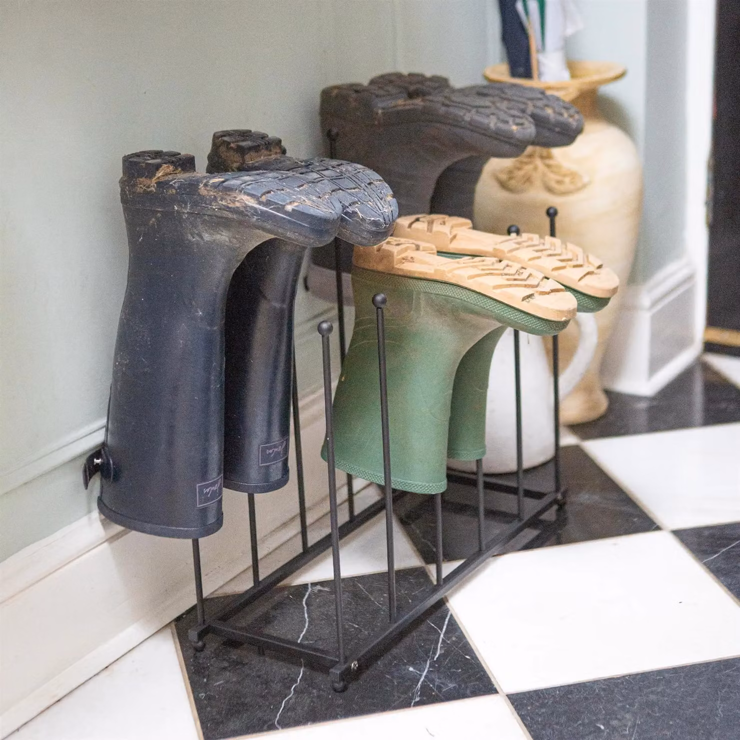 Hammer and Tongs Black Metal Freestanding Wellington Boot Rack for 6 Pairs – 4