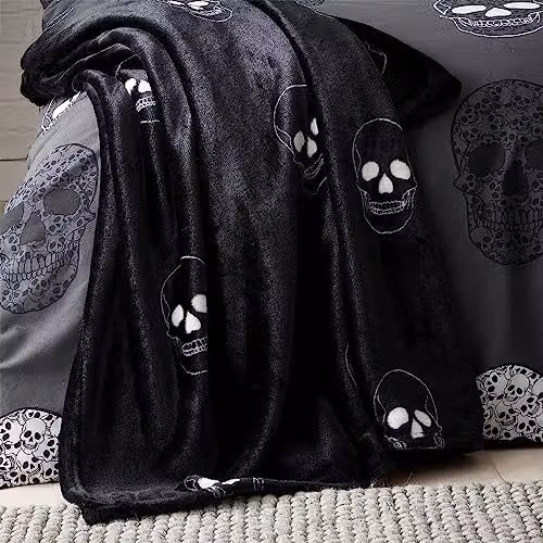 Catherine Lansfield Skulls Halloween Fleece Throw Blanket in Grey and Black, W/D/H: 130 x 170 cm