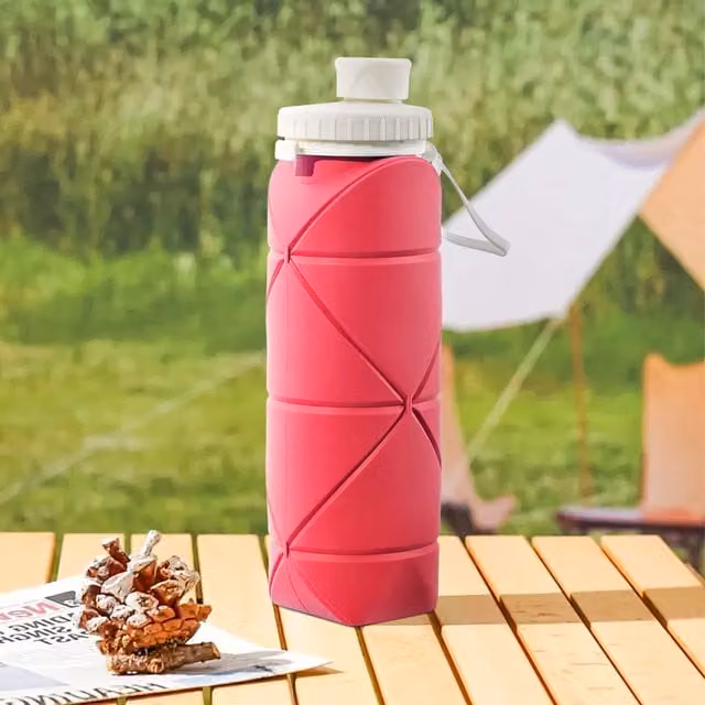 Livingandhome Collapsible Silicone Water Bottle with Flip Cap, Pink, 600 ml, BPA-Free and Leakproof
