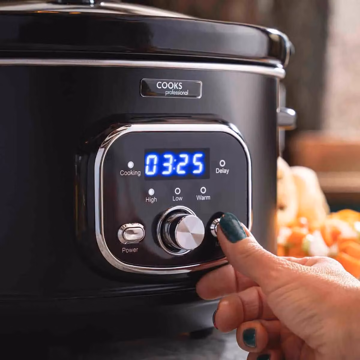 Cooks Professional 6.5L Digital Slow Cooker in Black and Gold with Removable Ceramic Bowl, Lid and Timer – 2
