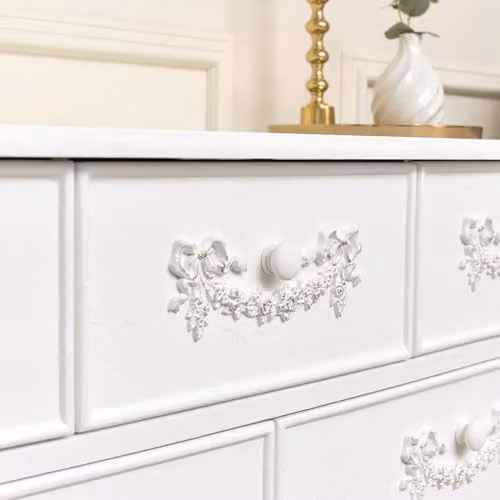 Melody Maison Pays Blanc Antique White 4 Drawer Chest of Drawers and Pair of 3 Drawer Bedside Tables in Solid Wood with Gold Details